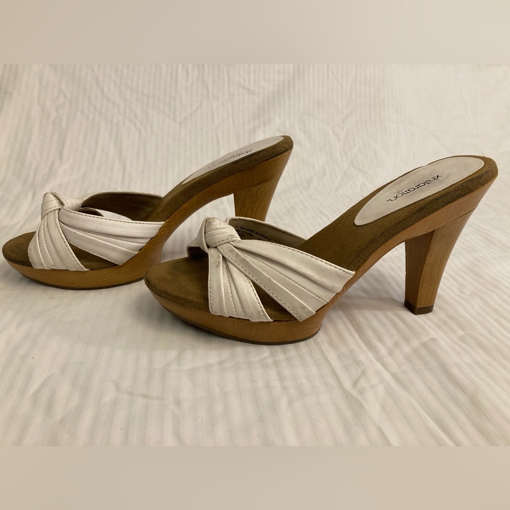 Xhilaration White And Brown Heels Size 6.5